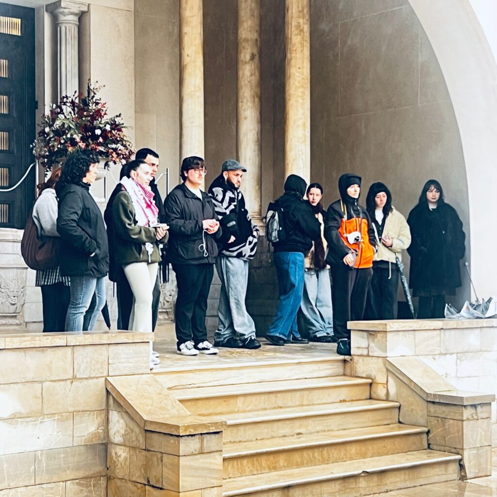 Visita Master Producción Artística, Facultad Bellas Artes UGR. Francisco José Sánchez Montalbán y Sergio Pereira. Foto: Sergio Pereira