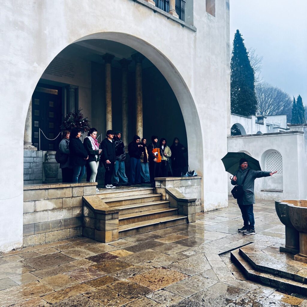 Visita Master Producción Artística, Facultad Bellas Artes UGR. Francisco José Sánchez Montalbán y Sergio Pereira. Foto: Sergio Pereira